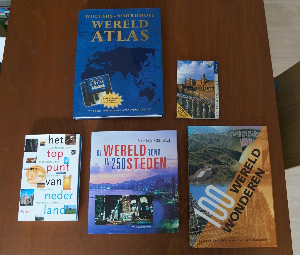reisboeken wereldsteden, wereldwonderen, Gaudi, Ophalen of Verzenden, Gelezen