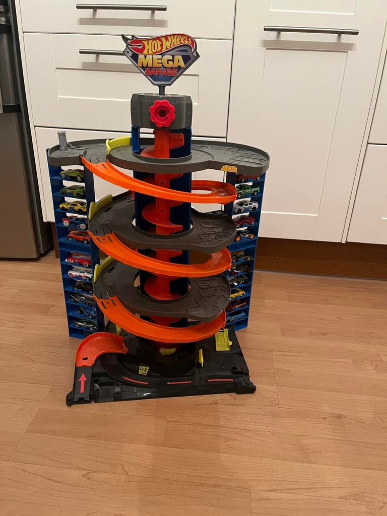 Hot wheels racebaan en garage, Ophalen of Verzenden, Zo goed als nieuw, Handmatig, Hot Wheels