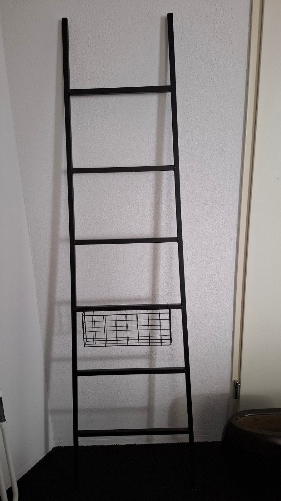 Metalen decoratieve ladder met mandje, Ophalen, Zwart, Zo goed als nieuw, Metaal