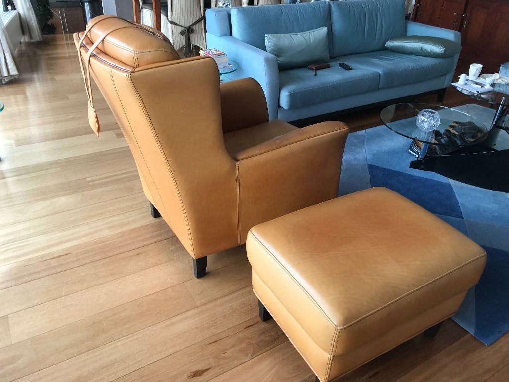 Leren Fauteuil met bijpassende hocker, Ophalen, Gebruikt, Tijdsloos…sfeervol…comfortabel., 50 tot 75 cm