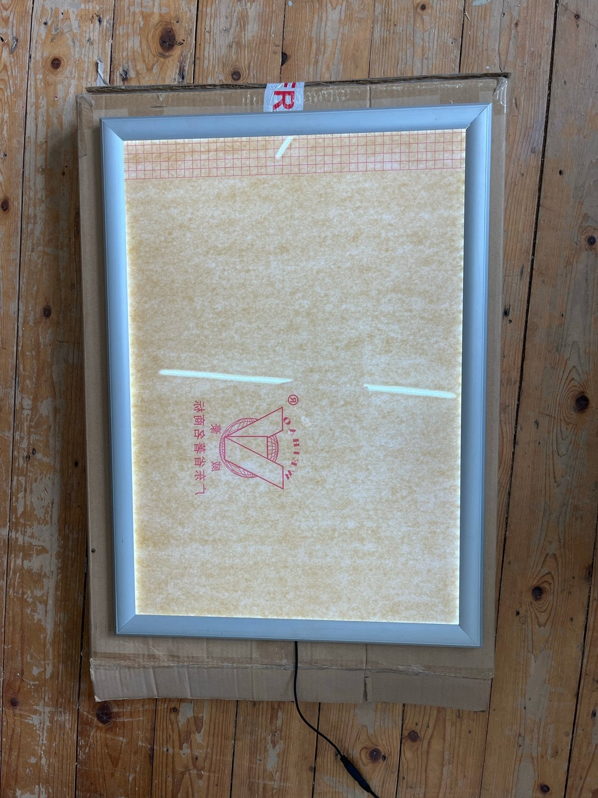 A2 Lichtbak met acrylaat en aluminium lijst, Ophalen, Zo goed als nieuw, Zilver, 65 cm