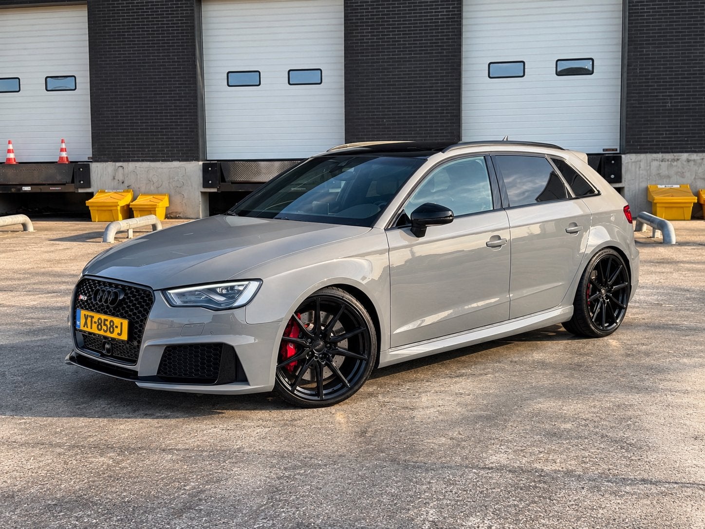 Audi RS3 2.5 Sportback 2016 Nardo Grey, Automaat, Parkeerassistent, Zwart, RS3