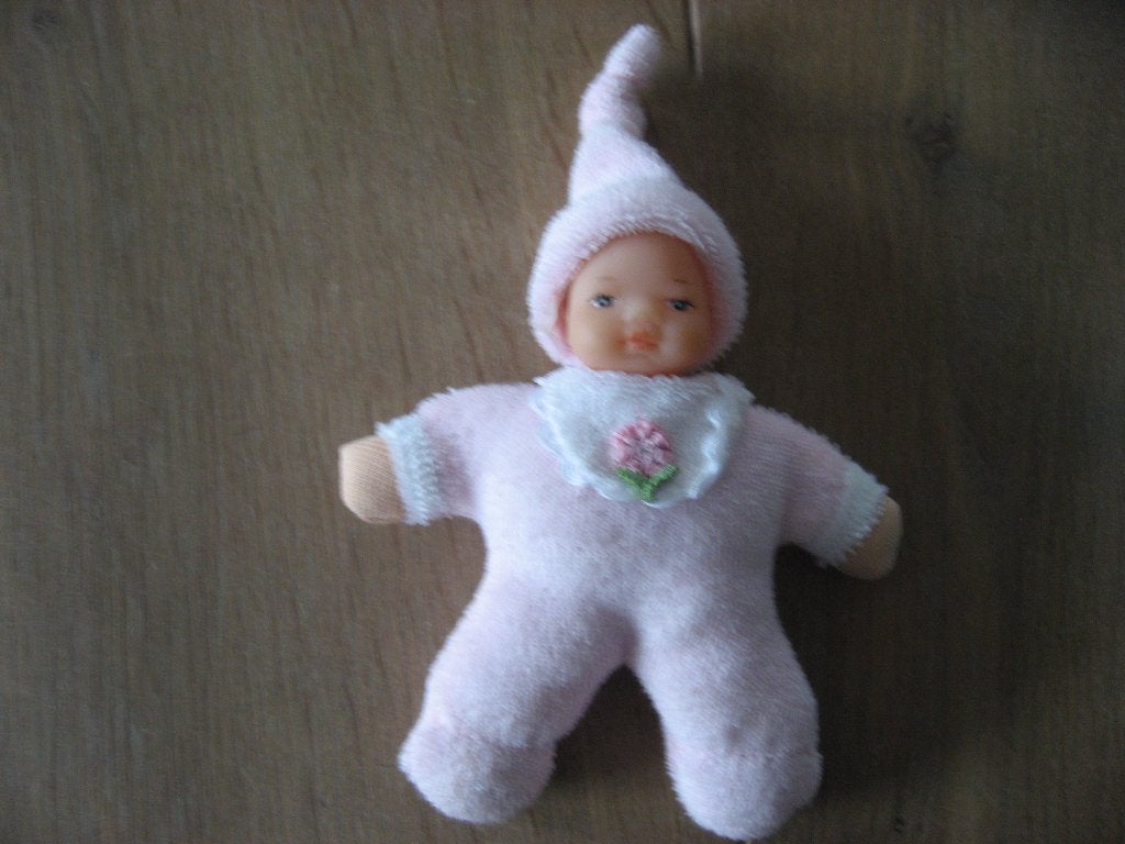 roze popje van Zapf Creation / soort lucifer popje, Verzamelen, Verzenden, Nieuw