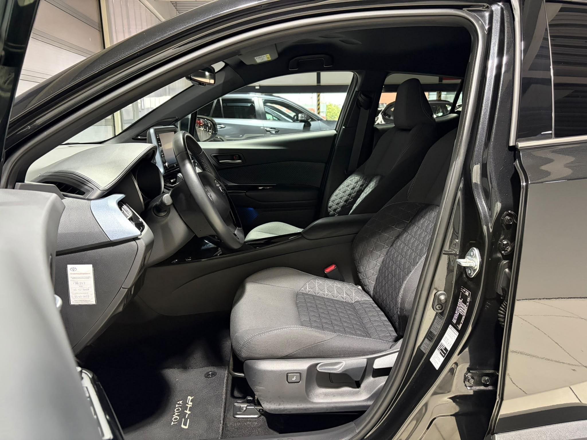 Toyota C-HR 1.8 Hybrid Business Plus Parkeersensoren V+A, Na, Dealer onderhouden, Stof, Euro 6, 4 cilinders