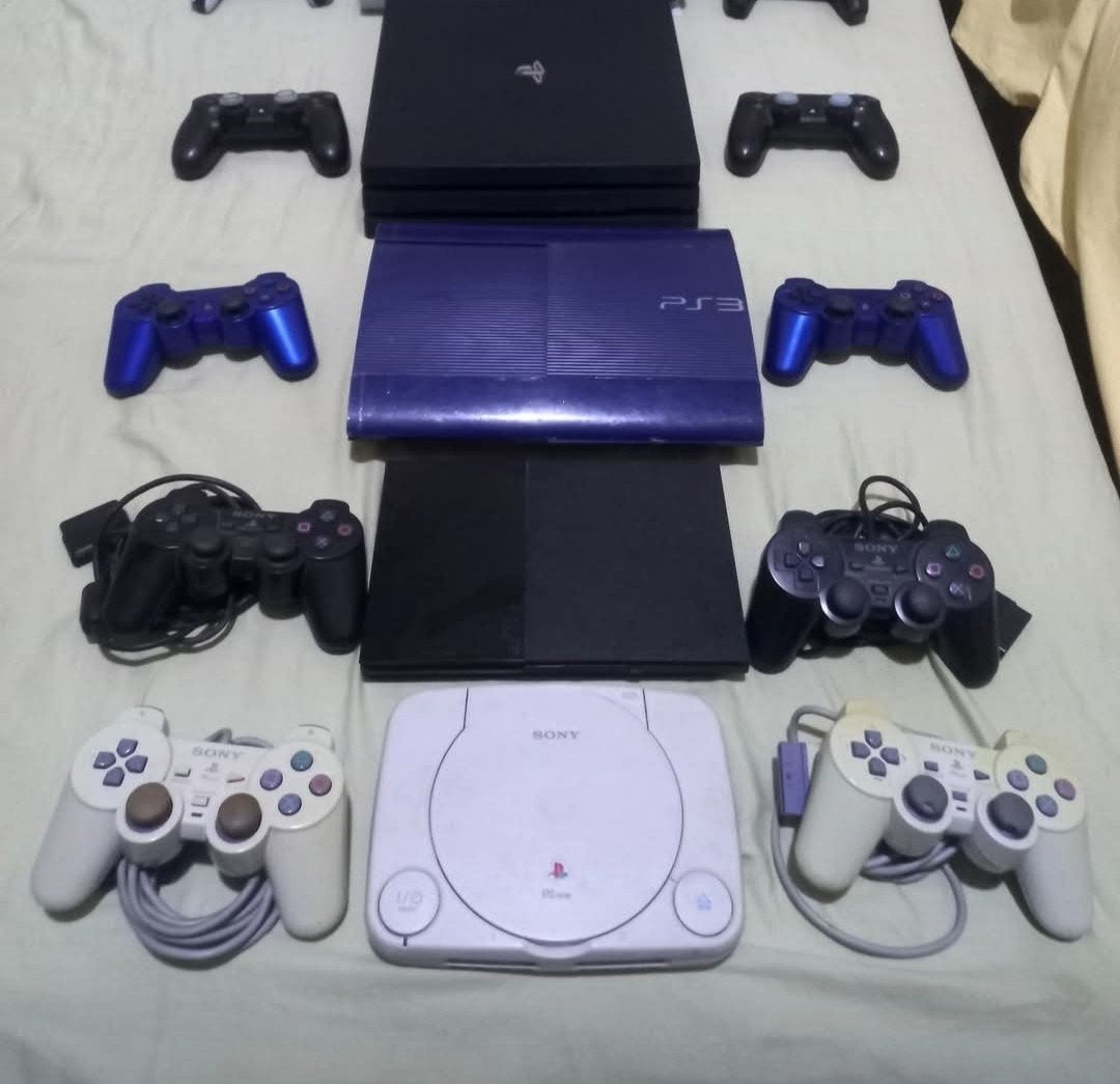 lot of consoles, Spelcomputers en Games, Ophalen, Zo goed als nieuw, Met 2 controllers, Slim