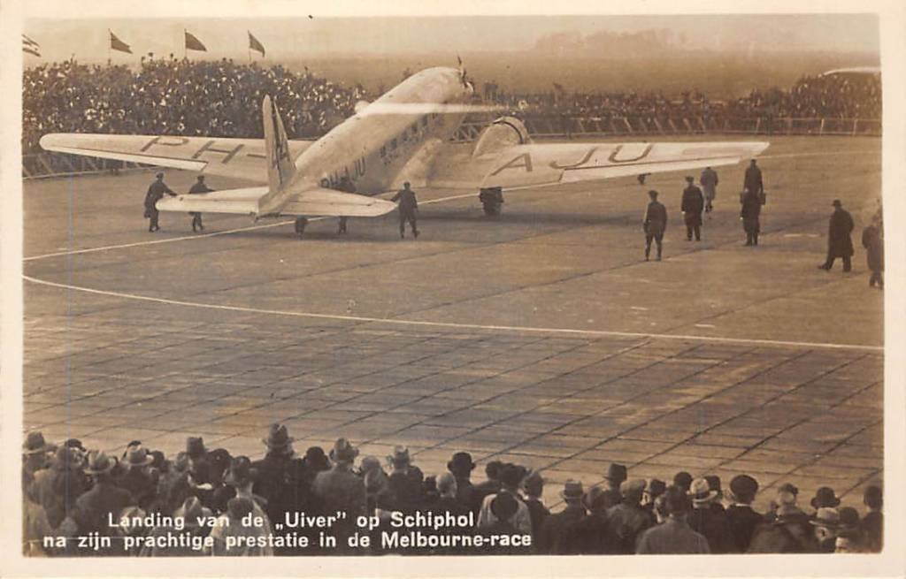 Vliegtuig De Uiver op Schiphol Douglas DC-2 KLM Fotokaart, Verzamelen, Ophalen of Verzenden, 1920 tot 1940, Gelopen, Voertuig