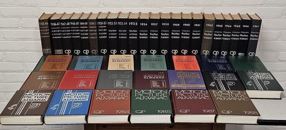 42 boeken 1945-1988 (1986 mist)International Motion Almanac, Ophalen, Gelezen