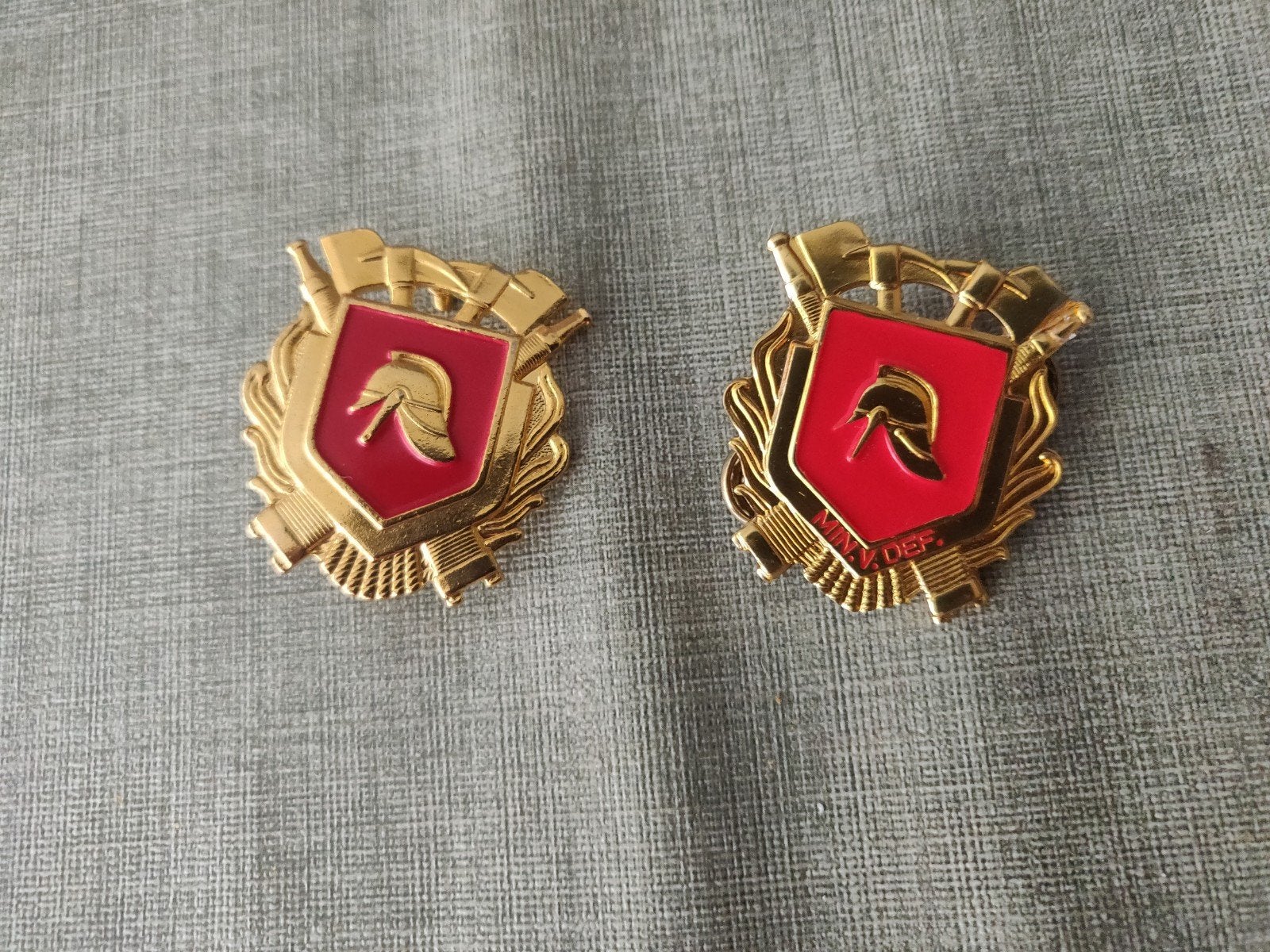 2 brandweer emblemen, Ophalen of Verzenden