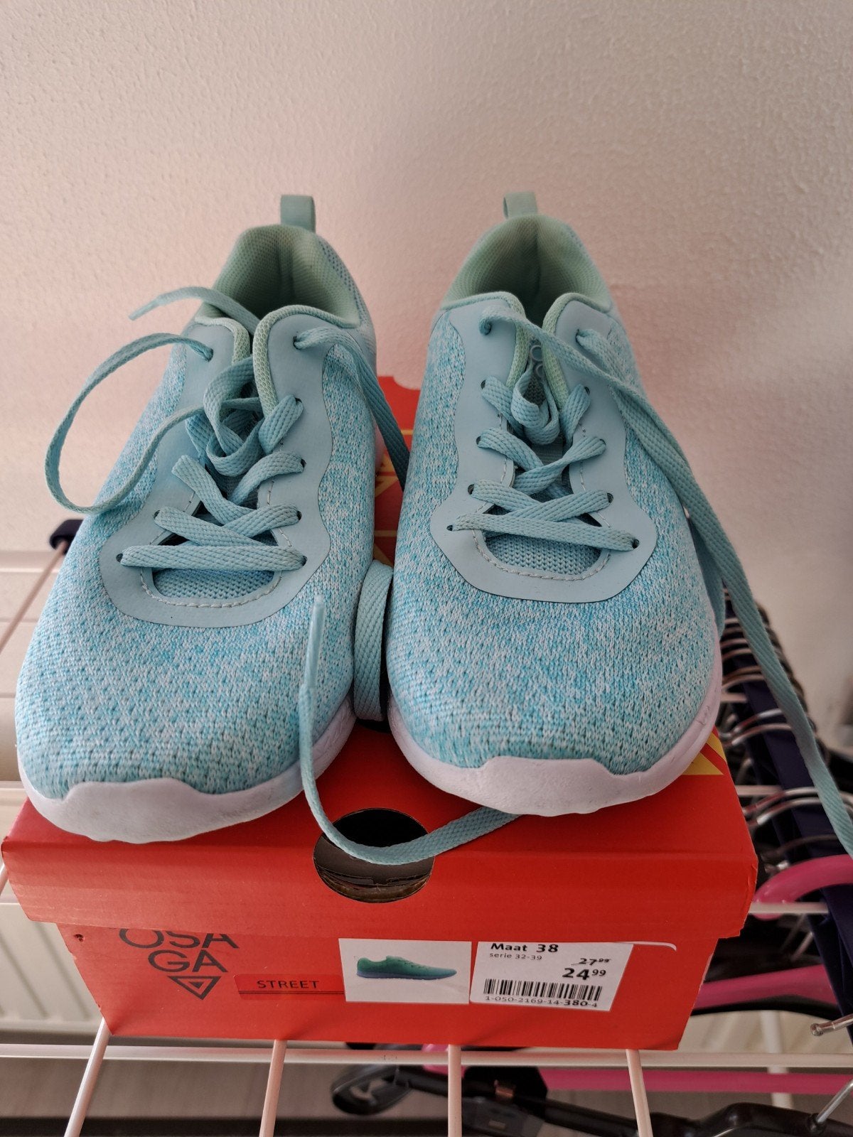 osaga sportschoenen/ gymschoenenmaat 38, Sport en Fitness, Ophalen of Verzenden, Zo goed als nieuw, Overige typen, Overige merken