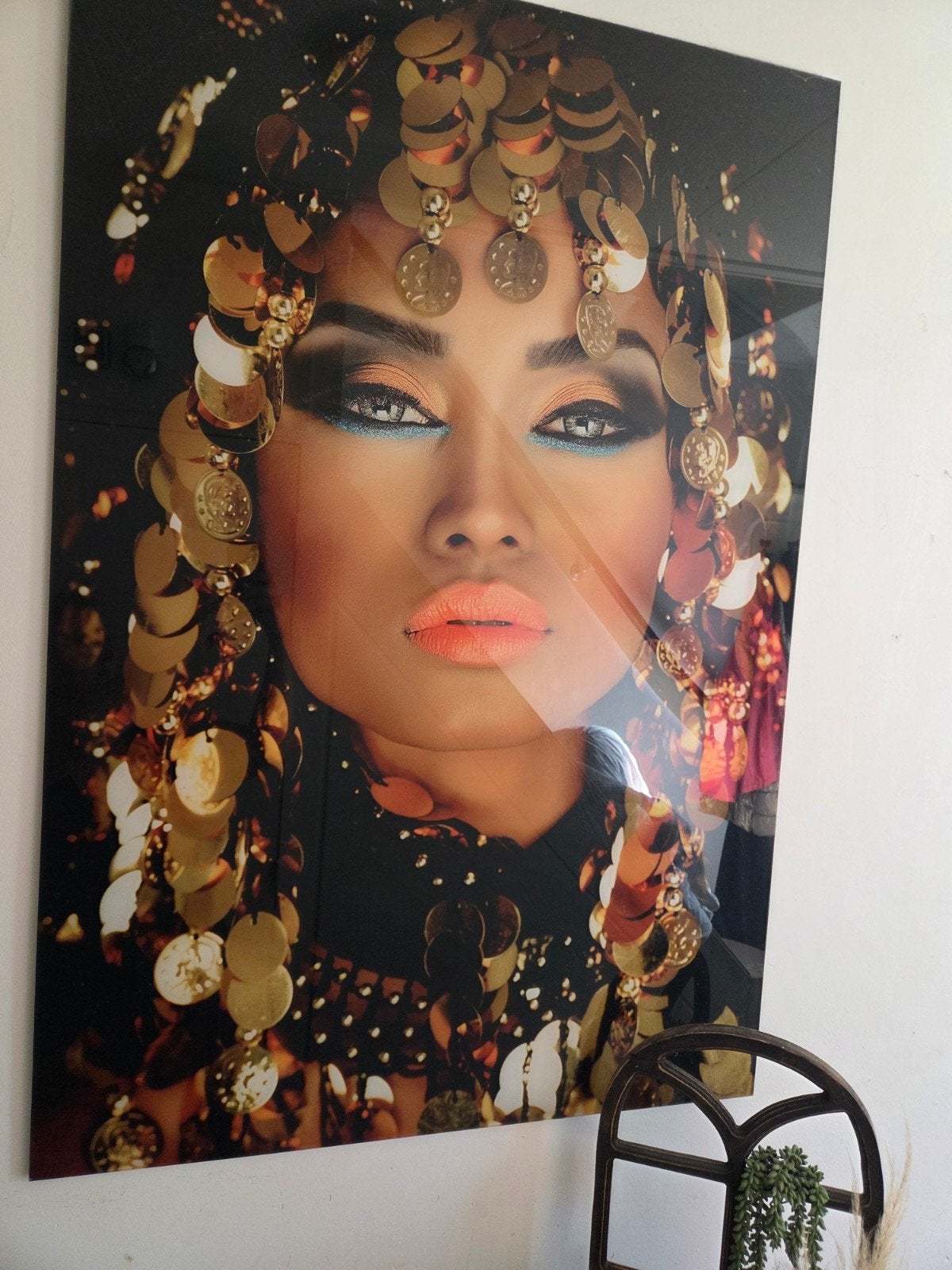 Prachtige wanddecoratie: Vrouw met gouden munten, Ophalen of Verzenden, Zo goed als nieuw, 75 tot 100 cm, Overige typen
