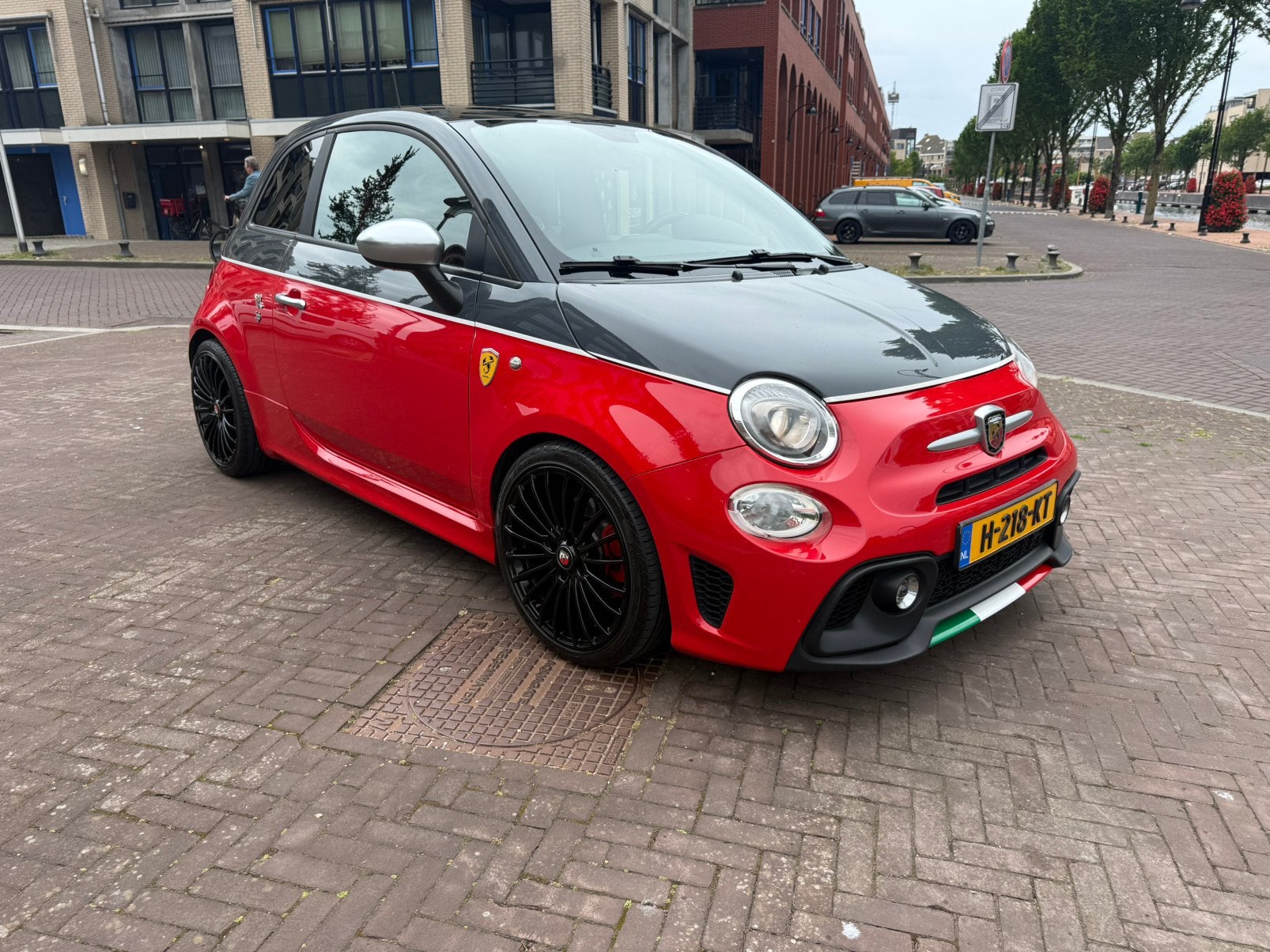 Fiat 500 1.4 16V 212 PK!! Turismo Abarth 595 2018 Bicolore, Auto's, Voorwielaandrijving, 40 €/maand, 4 cilinders, 163 pk