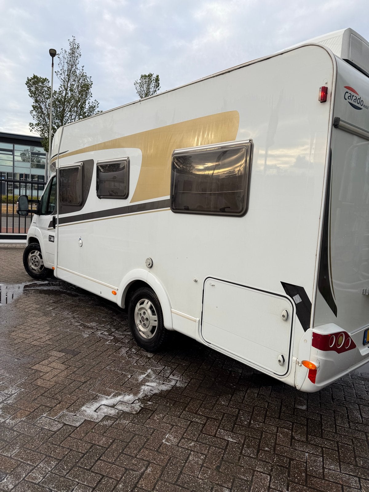 Carado automaat fransbed en hefbed 2017 incl. Inventaris, Caravans en Kamperen, Campers, Automaat, Fiat, 6 tot 7 meter, Diesel
