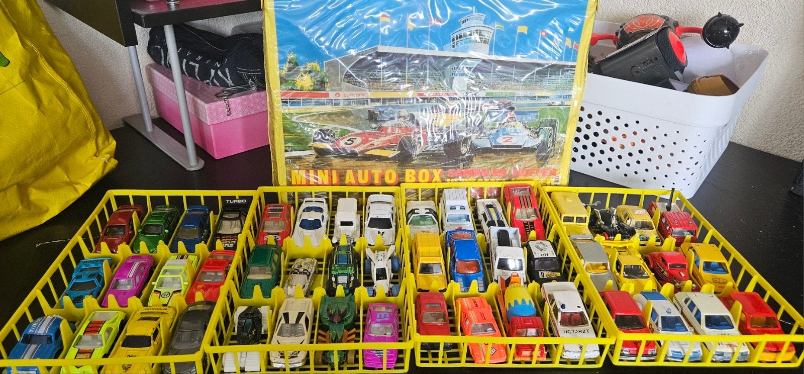 Vintage mini autobox 48 auto's, Ophalen of Verzenden, Gebruikt