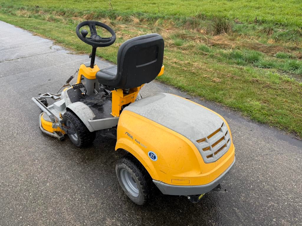 Stiga park (Diesel) grasmaaier / gazonmaaier / zitmaaier, Ophalen of Verzenden, Zo goed als nieuw