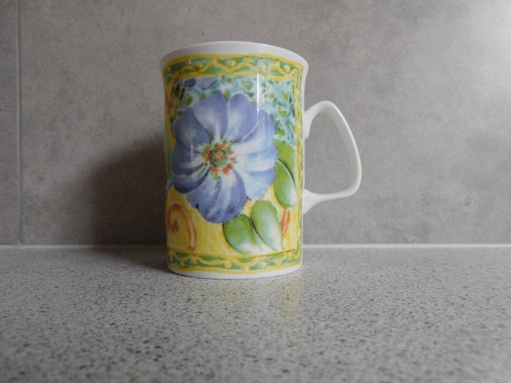 Mok 10x7 cm. Fine Bone China Full Bloom Royal Doulton, Huis en Inrichting, Overige merken, Zo goed als nieuw, Overige stijlen