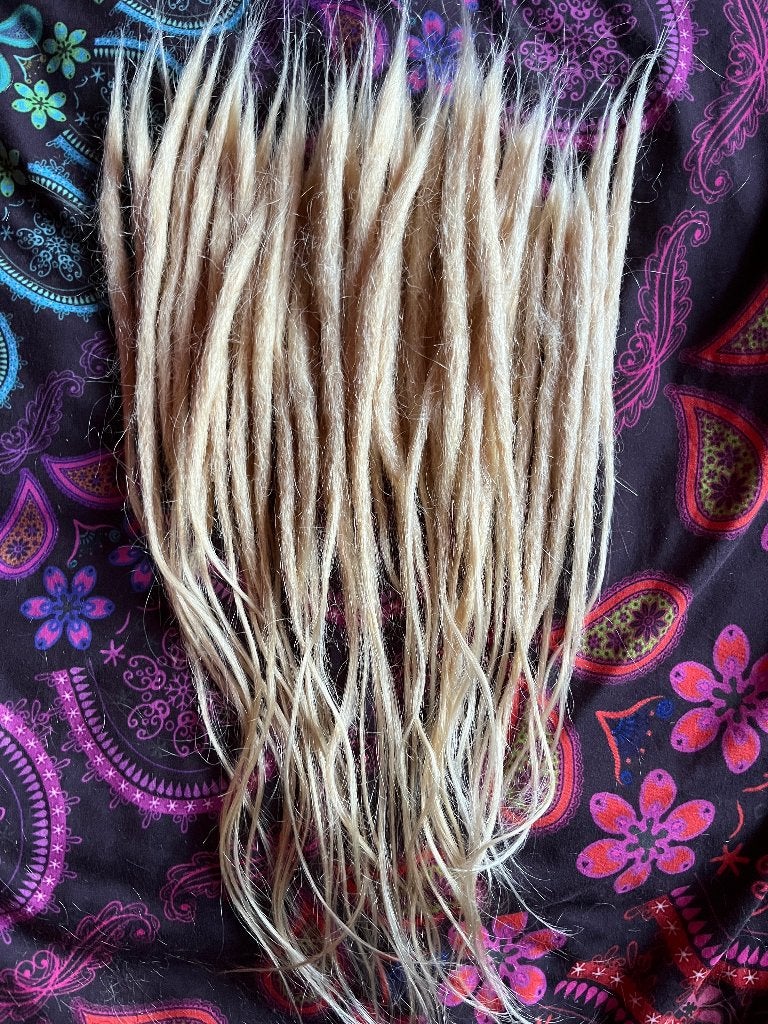 50 nieuwe blonde human hair dread extensions 35-40cm nu 300€, Ophalen of Verzenden, Nieuw, Pruik of Haarverlenging