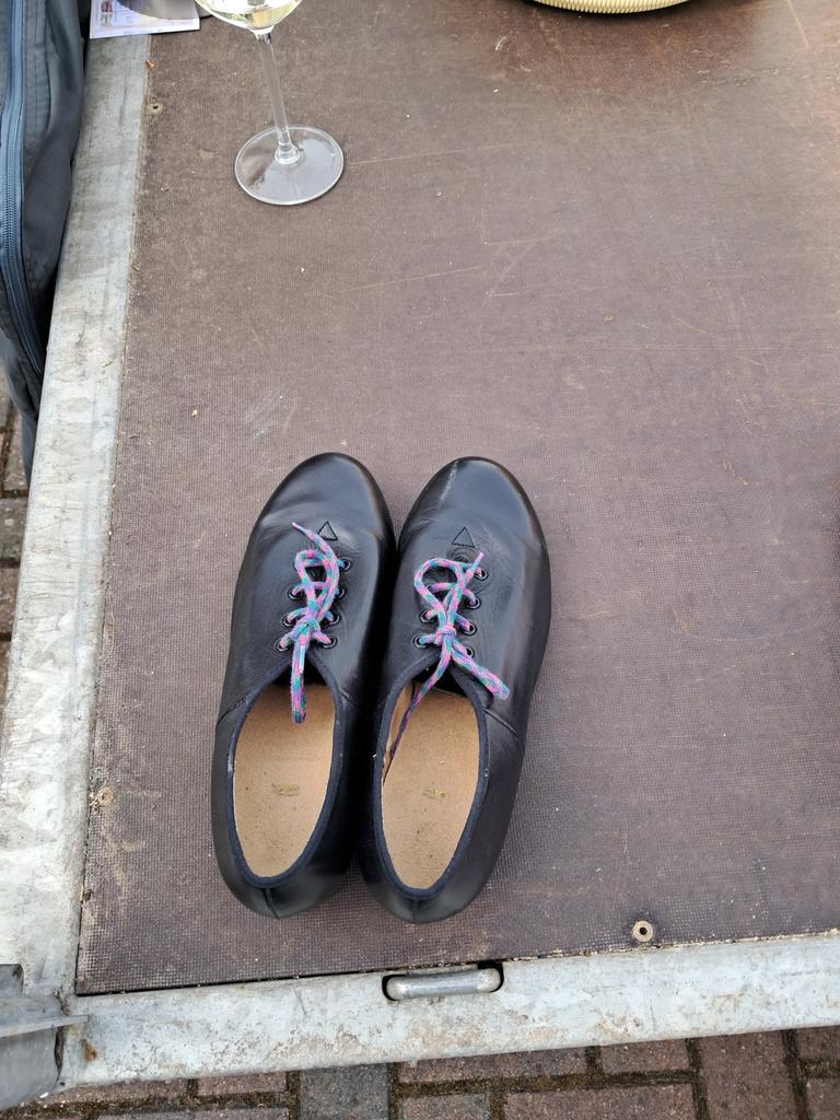 Zwarte tap schoenen met gekleurde veters, Zwart, Overige typen, Ophalen of Verzenden, Gedragen