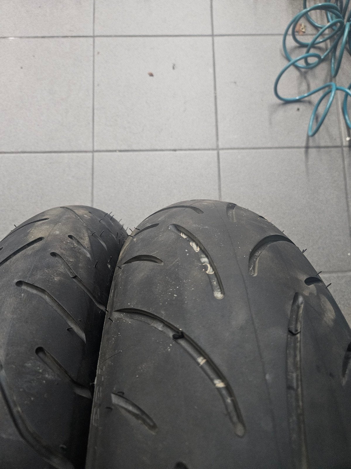 set bridgestone battlax T33R  180/55r17 120/70r17, Ophalen of Verzenden