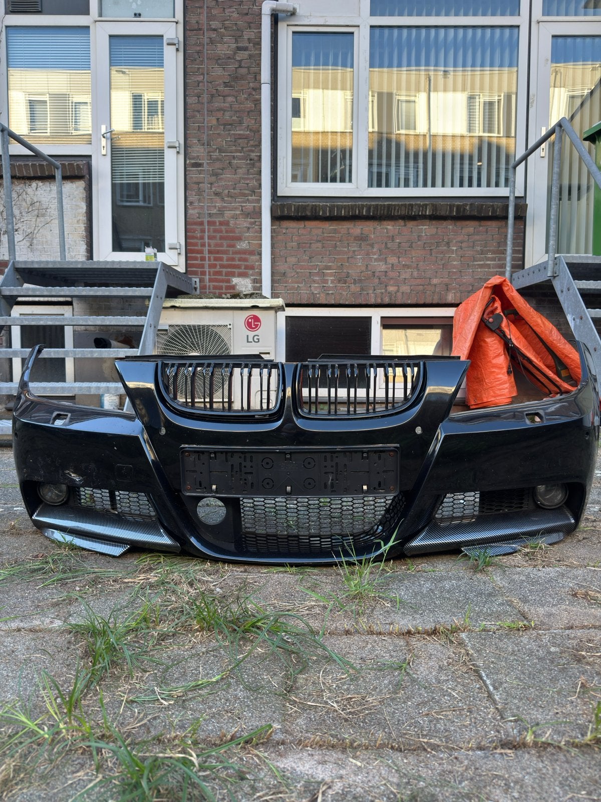 BMW E90/E91 Voorbumper Zwart 475 (Lichte Schade), Gebruikt, Voor, Ophalen of Verzenden, Bumper