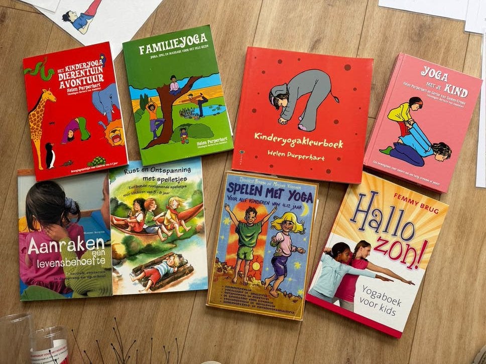 8 boeken kinderyoga en kindermassage/ontspanning, Ophalen of Verzenden, Zo goed als nieuw, Opvoeding tot 6 jaar