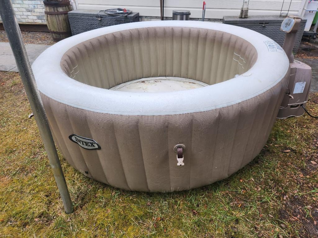Intex jaccuzi, Ophalen, Gebruikt, Afdekzeil, Opblaasbaar
