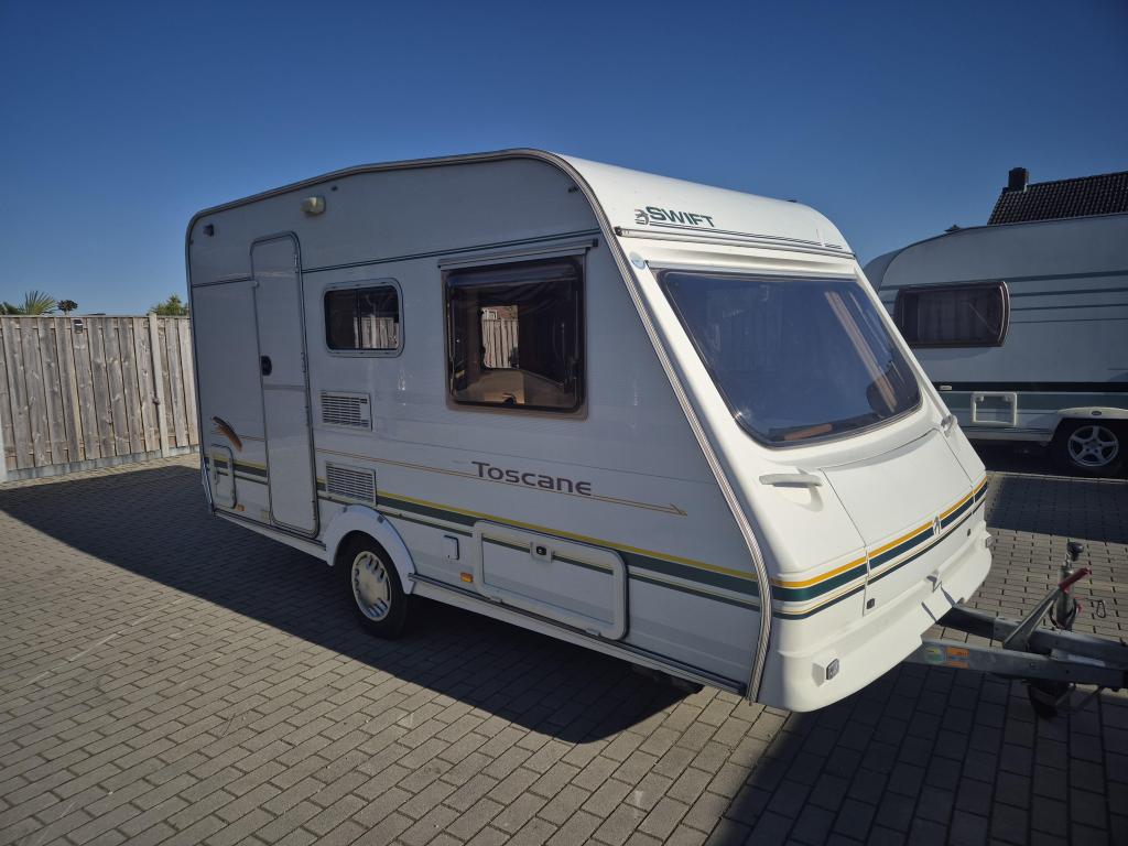 Swift Toscane 390 + Voortent VERKOCHT!, Overige typen, Bedrijf, Treinzit, Schokbreker