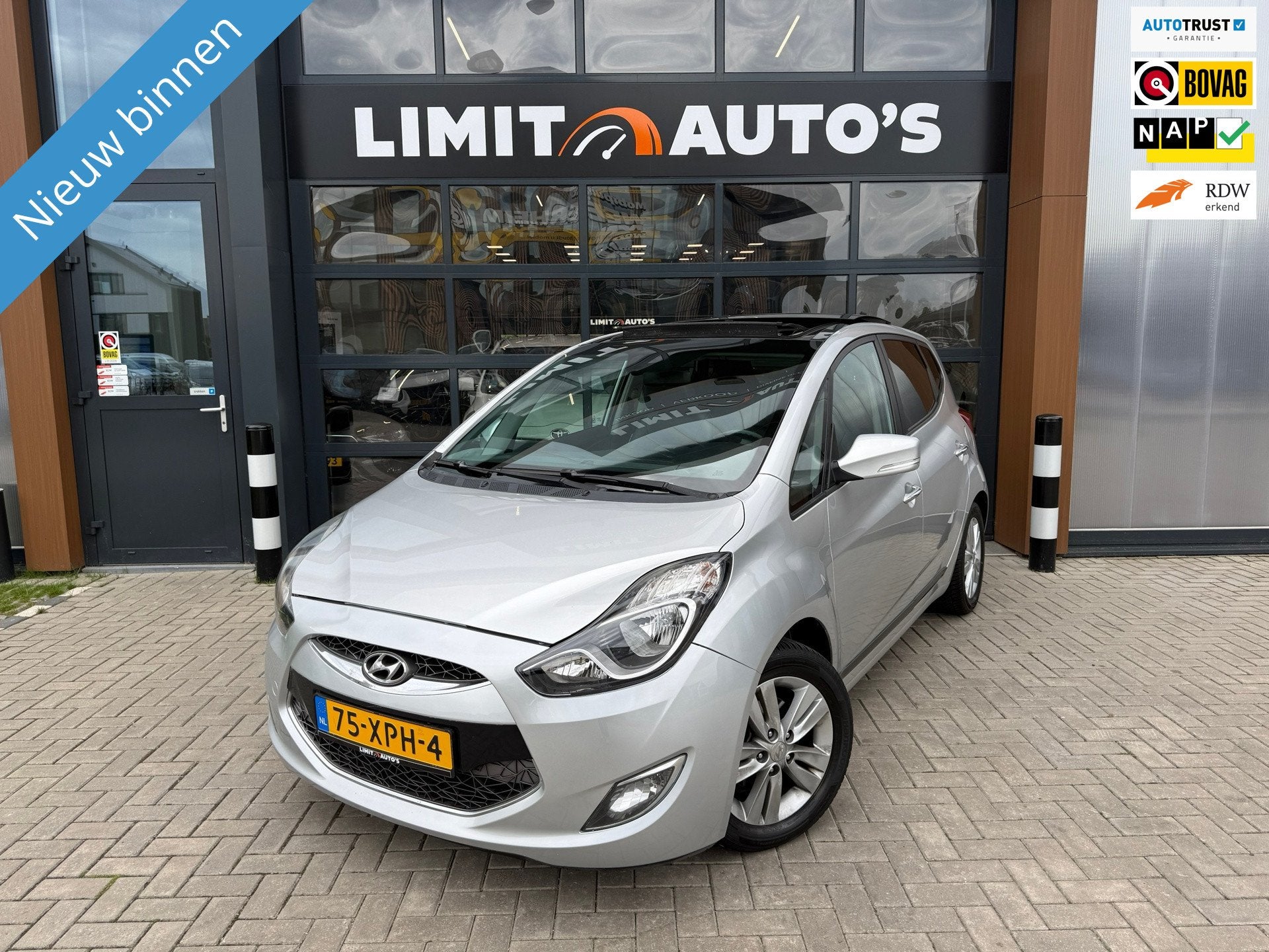 Hyundai Ix20 1.6i i-Catcher Aut/Pano/Climate/Leder/Camera/Cr, Auto's, Euro 5, 1591 cc, 4 cilinders, Bedrijf