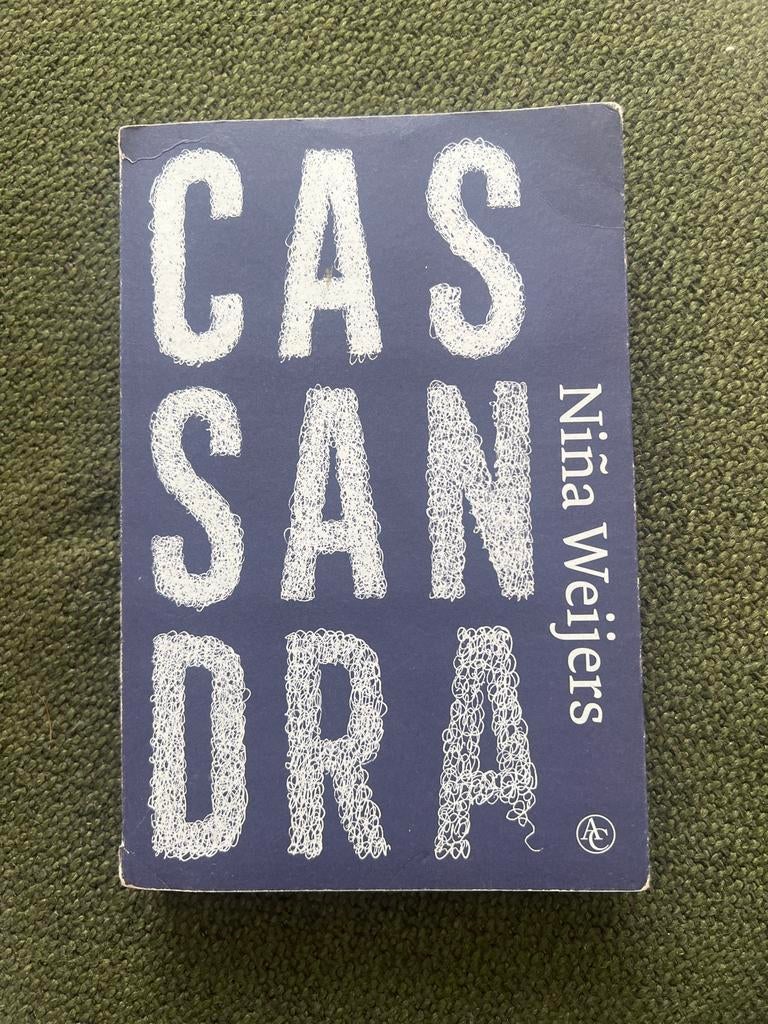 Cassandra - Niña Weijers, Ophalen of Verzenden, Zo goed als nieuw