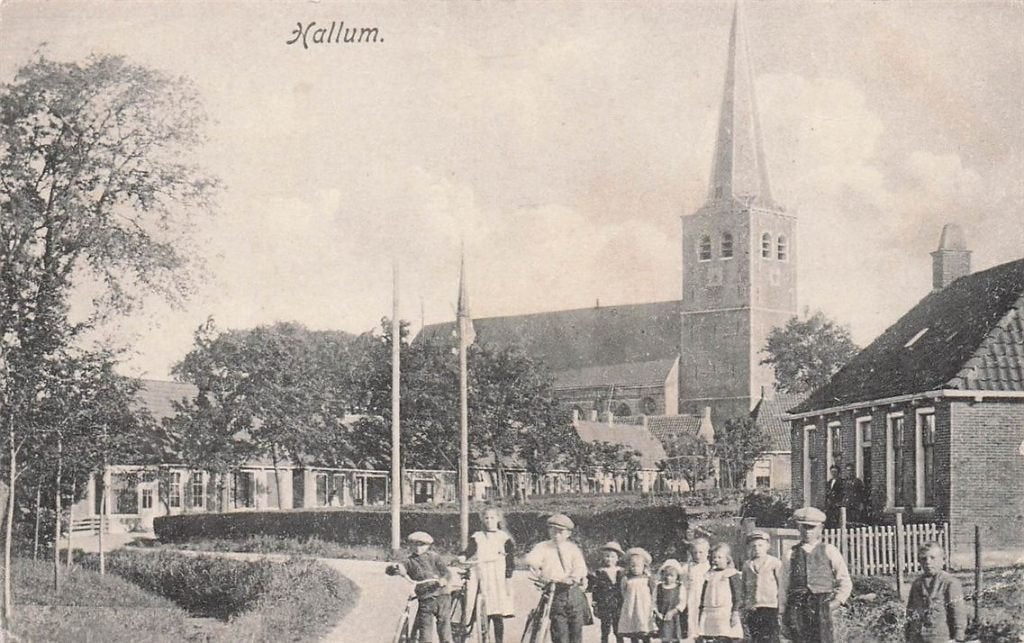 703-317-049 Hallum, Verzamelen, Ansichtkaarten | Nederland, Verzenden, Voor 1920, Friesland