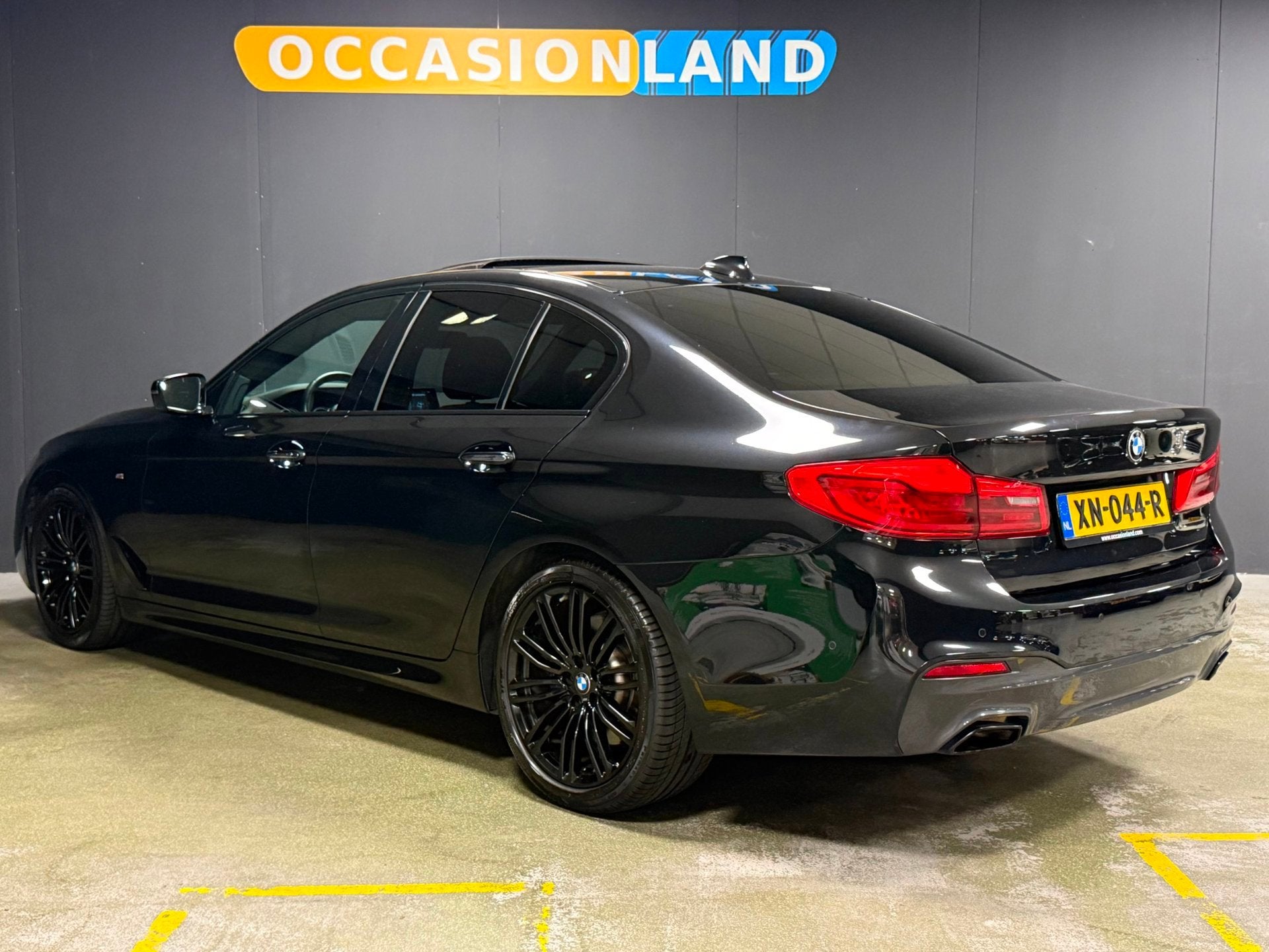 BMW 5-serie 530i xDrive High Executive M-Pakket|KANTELDAK|ME, Auto's, Automaat, 1998 cc, Gebruikt, Alcantara