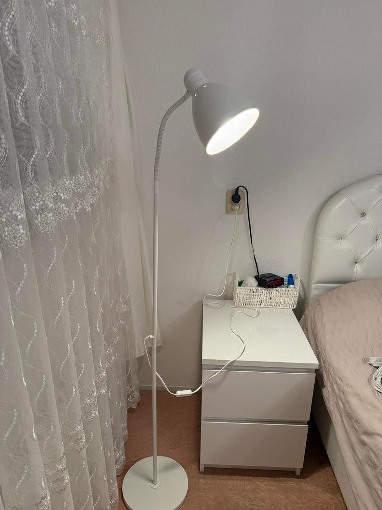 Staande lamp met buigbare kop - Modern en functioneel, Ophalen, Zo goed als nieuw, Metaal, 150 tot 200 cm