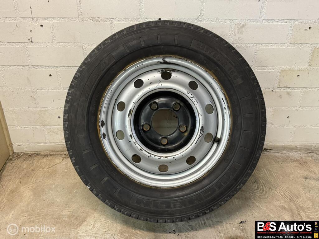 Stalen velg + Michelin zomer Volkswagen Crafter('06-'16), Ophalen, 16 inch, Banden en Velgen, Bestelwagen