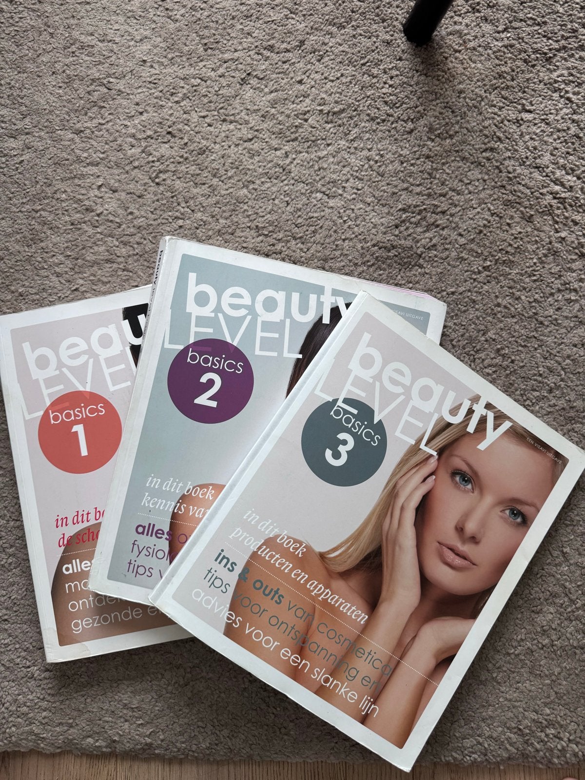 Beauty Level Basics 1, 2 & 3 - Schoonheidsspecialiste Opleid, Ophalen, Zo goed als nieuw, Overige niveaus