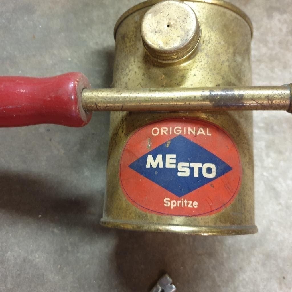 ANTIEK KOPEREN GIFSPUIT DRUKSPUIT VAN HET MERK MESTO, Antiek en Kunst, Ophalen