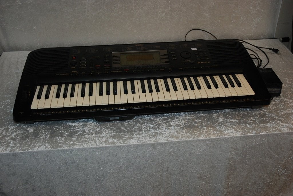 Yamaha Keyboard met luidsprekers en adapter PSR-630, Muziek en Instrumenten, Gebruikt, ., Keyboard of Synthesizer, Ophalen of Verzenden