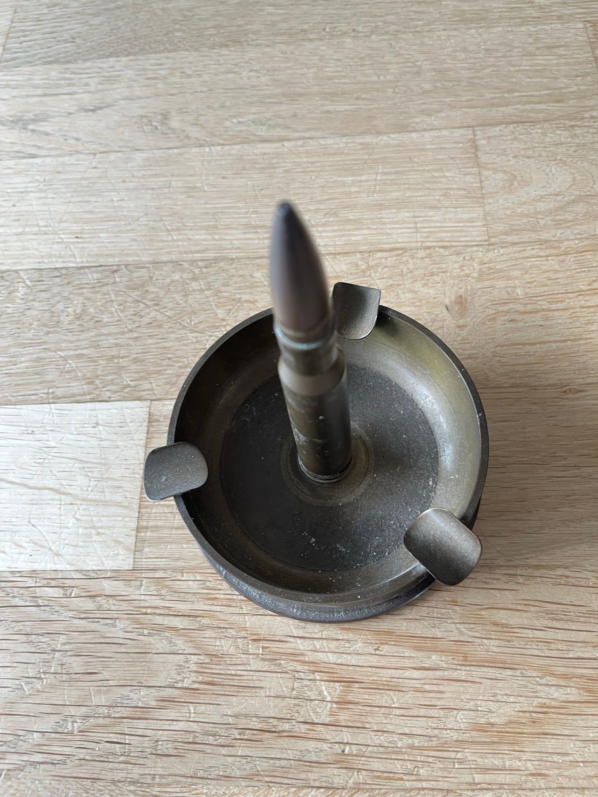 Unieke messing asbak met 105 MM M14 patroon uit 1944, Ophalen, Overige soorten, Overige gebieden, Hulzen of Bodemvondsten