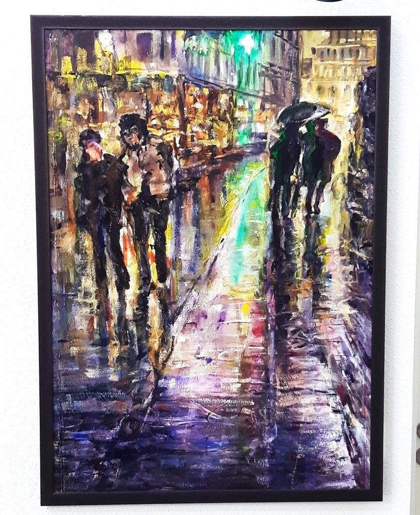 Groot modern kunstschilderij  ,,Walking in the rain,,, Antiek en Kunst, Ophalen, Stadsgezicht, Textiel, Gesigneerd