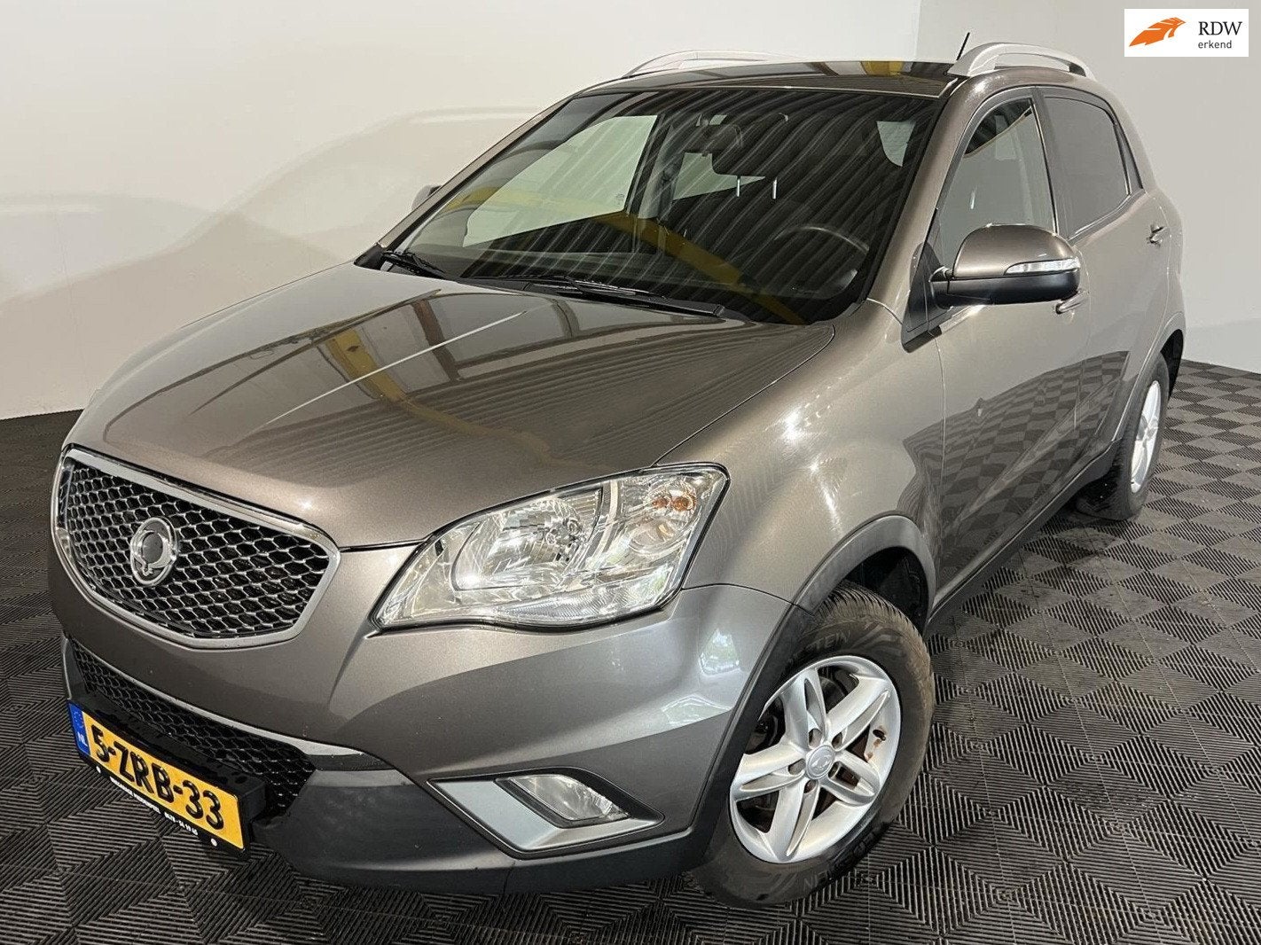 SsangYong Korando 2.0 XDI Quartz 4WD AIRCO TREKHAAK 2 X SLEU, Auto's, SsangYong, Gebruikt, Korando, 2000 kg, Bedrijf