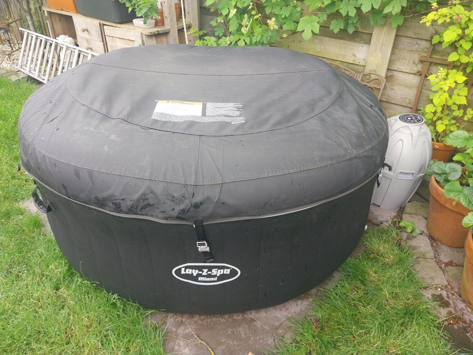 complete Lay-Z-Spa Miami AirJet (diameter 180 cm)., Tuin en Terras, Bubbelbaden en Hottubs, Gebruikt, Pomp, Ophalen
