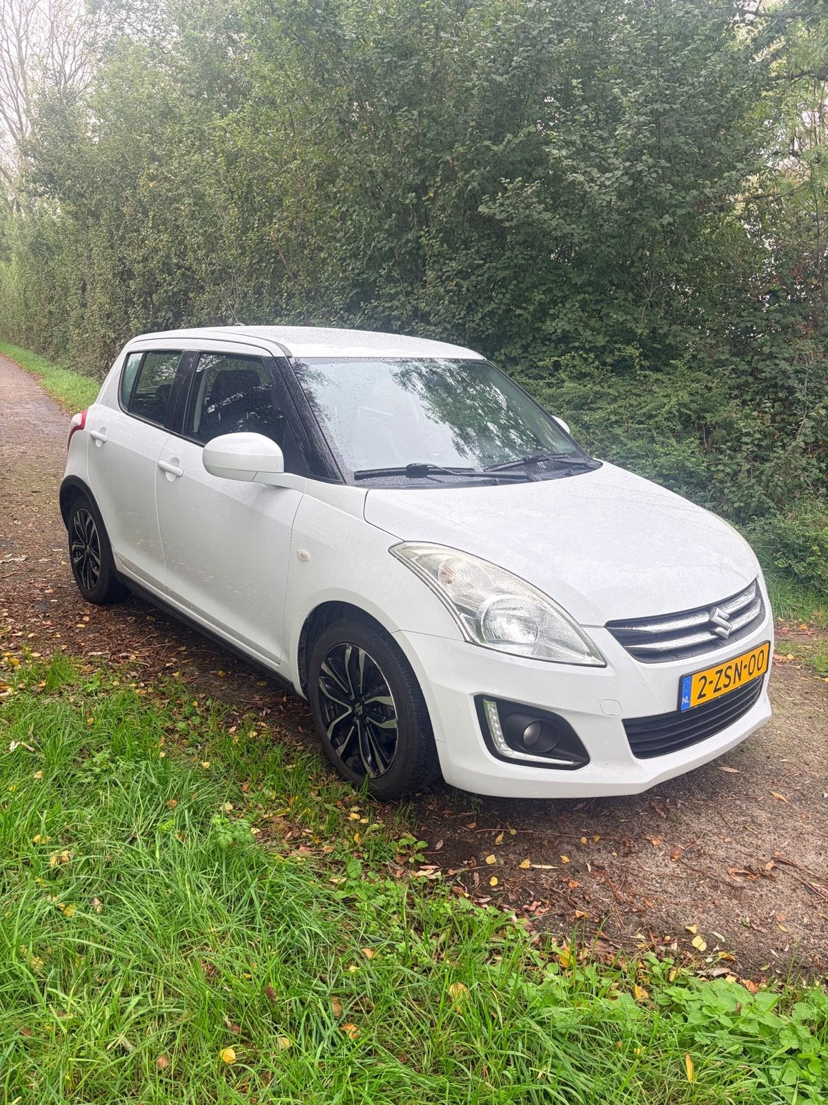 Suzuki Swift 1.2 Style EASS 2015 parelmoer wit, Auto's, 400 kg, Alcantara, Origineel Nederlands, Handgeschakeld