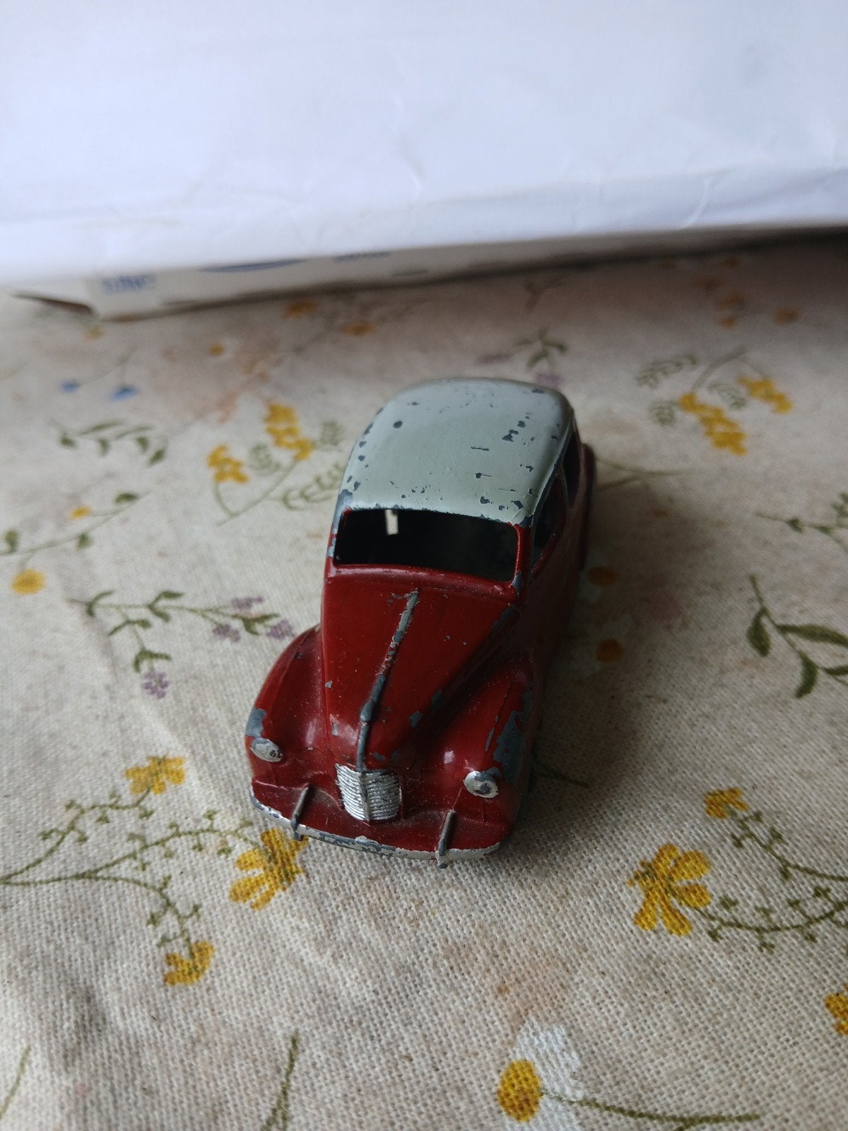 Austin Devon.  Dinky toys,  overgeschilderd, Hobby en Vrije tijd, Modelauto's | 1:43, Ophalen of Verzenden, Auto, Dinky Toys