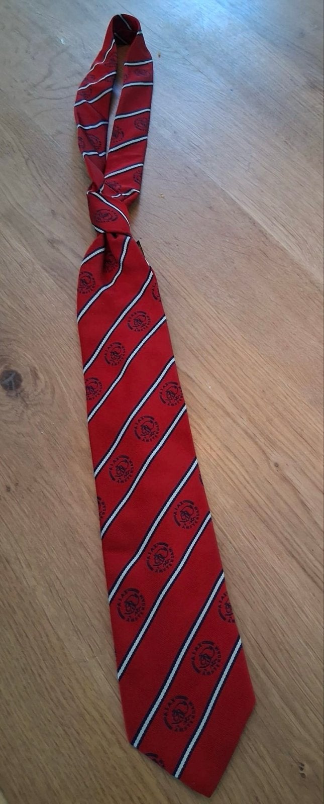 Ajax stropdas van Oger, Ophalen of Verzenden, Zo goed als nieuw, Rood, Met patroon