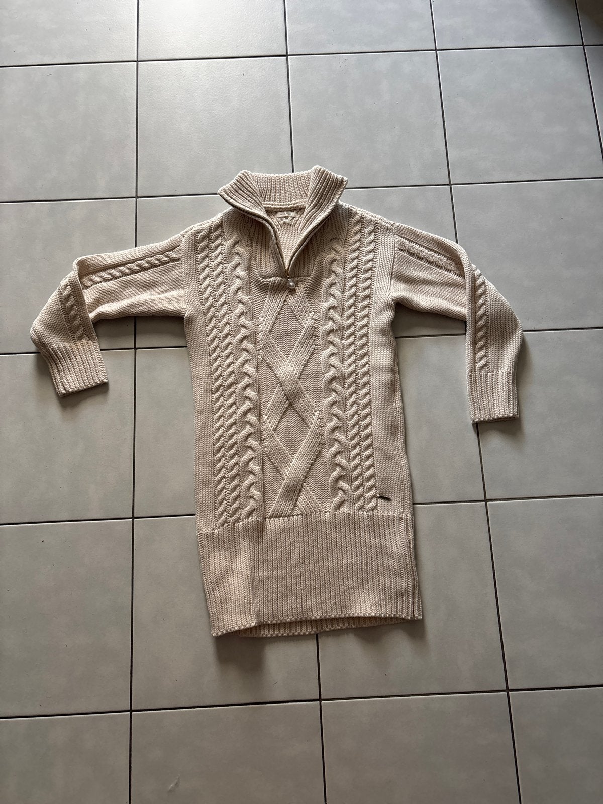 Revelation (Sting) Beige Kabeltrui Jurk Maat M - Nieuw, Verzenden, Nieuw, Maat 38/40 (M), Beige