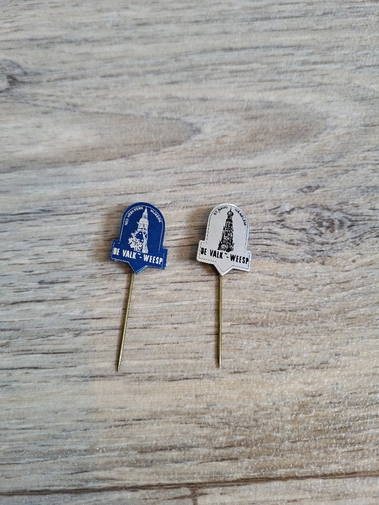 2x Pins Speldjes De Valk Margarinefabriek Weesp Holland Kerk, Ophalen of Verzenden, Zo goed als nieuw