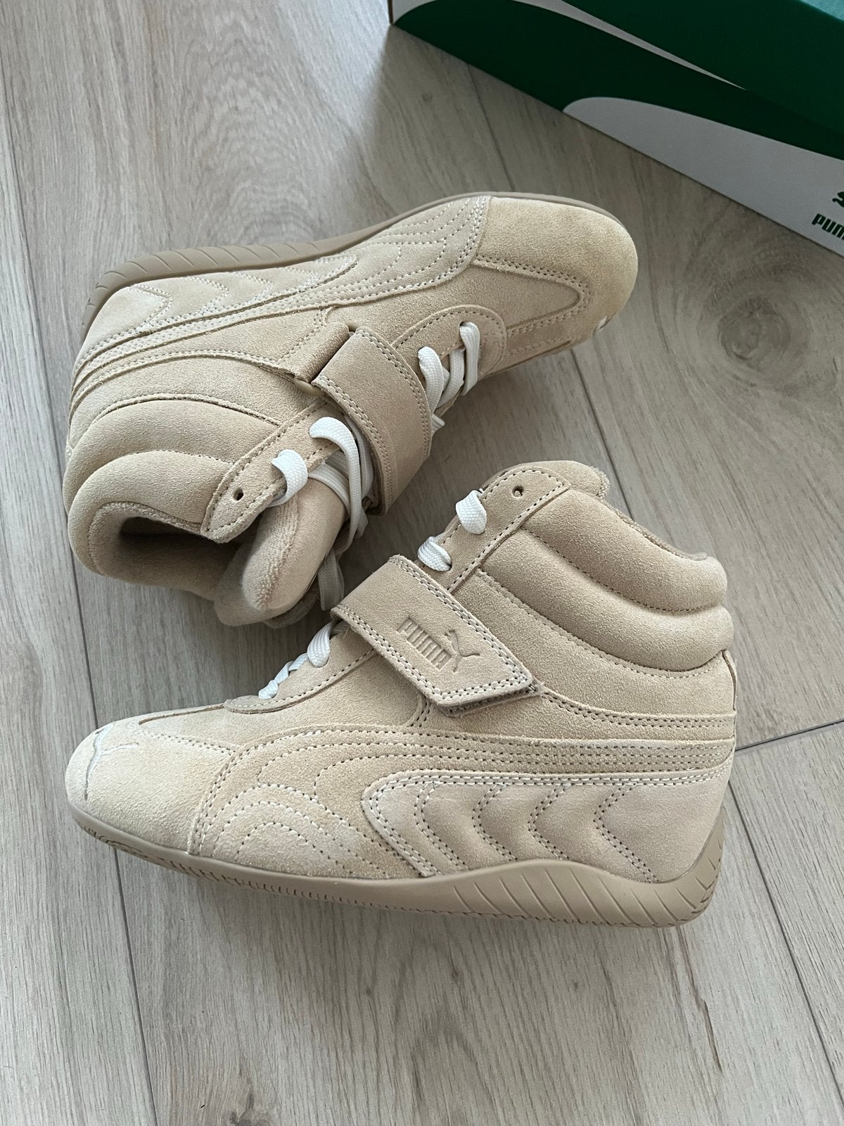 Puma Speedcat Wedge Nieuw, Kleding | Dames, Schoenen, Ophalen of Verzenden, Nieuw, Beige, Sneakers of Gympen
