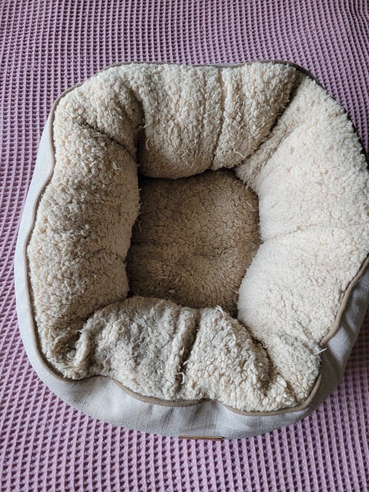 BOONY Est.1941 Floof Highland poezenmandje beige 40cm, Dieren en Toebehoren, Ophalen of Verzenden, Gebruikt, Polyester