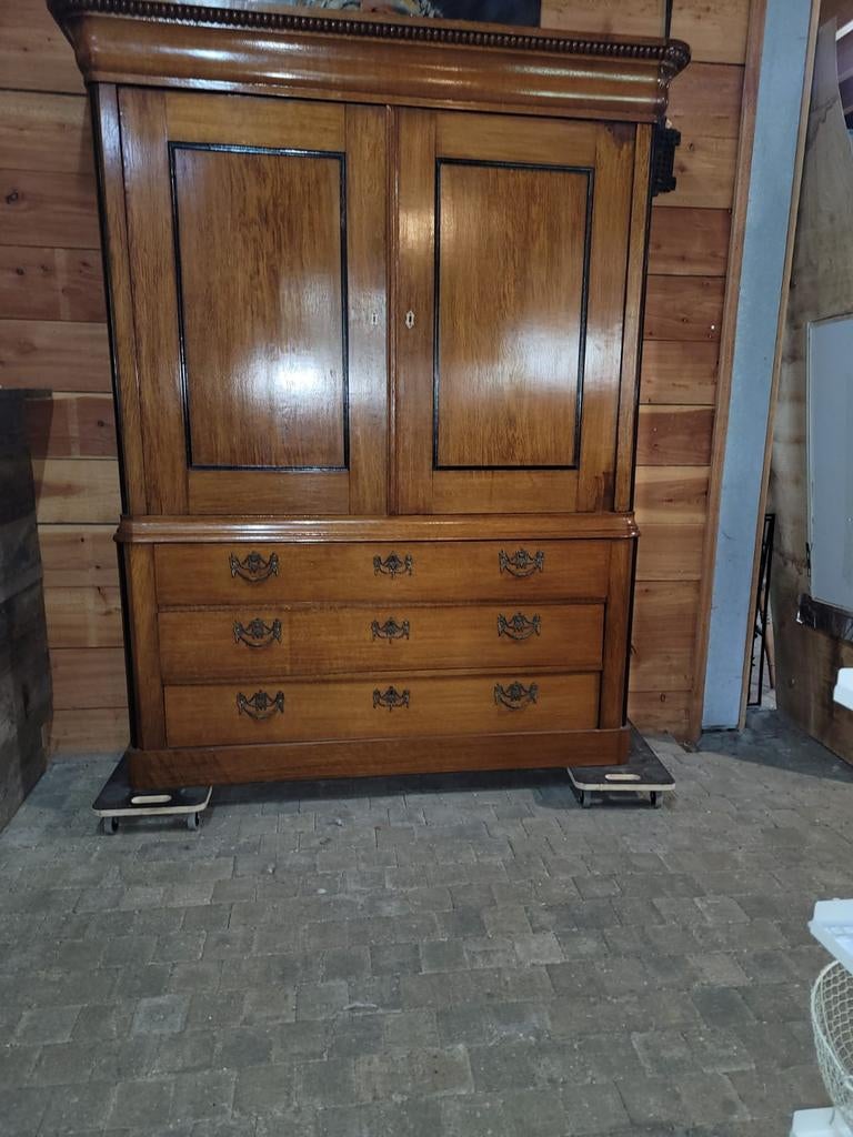 Kabinet kast, Ophalen