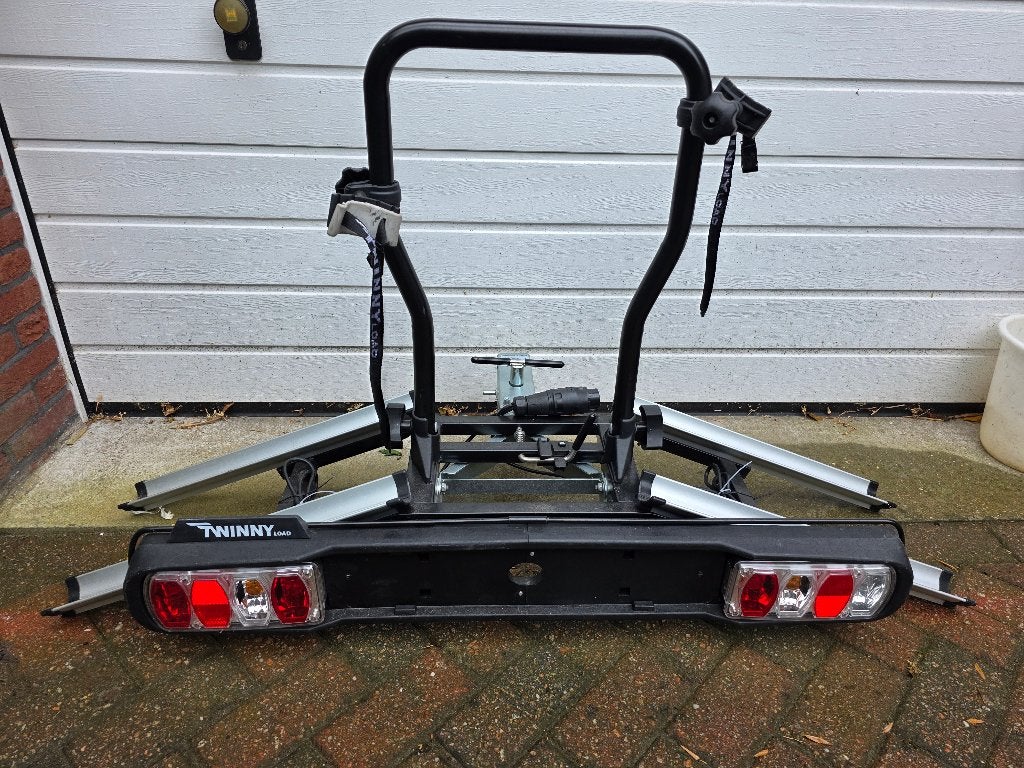 Kantelbare fietsendrager voor 2 (e-bikes), z.g.a.n., Ophalen, Zo goed als nieuw, Brede banden, 2 fietsen