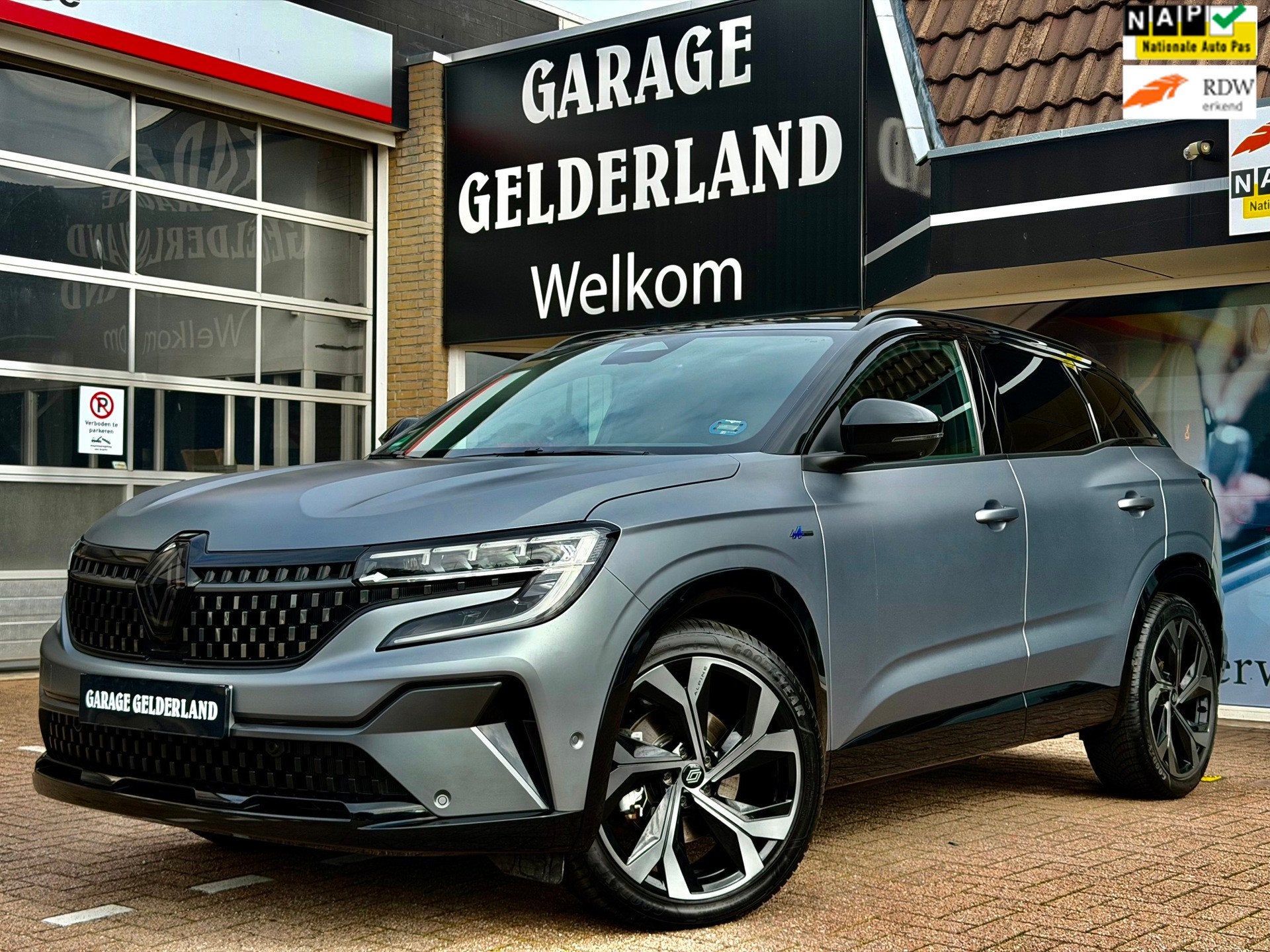 Renault Austral 200PK Alpine | ALCANTARA | FULL-LED | APPLE/, Auto's, Voorwielaandrijving, Dealer onderhouden, Gebruikt, Zwart