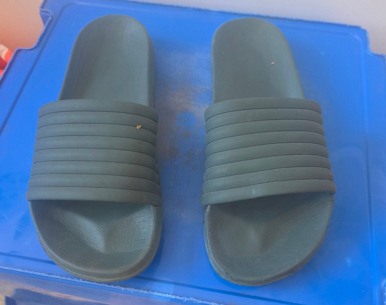 Groene slippers - Maat 36/37, Kleding | Dames, Schoenen, Ophalen of Verzenden, Groen